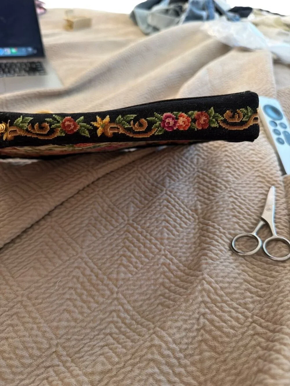 Vintage Womens Tapestry Needlepoint Clutch Purse Gold Tone Floral Cottage core